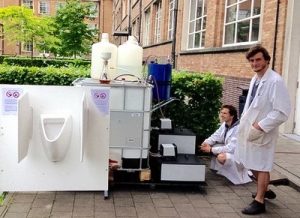 Erst kürzlich präsentierten Forscher der Uni Gent das so genannte SATURN-Gerät, mit dem sich Urin zu Trinkwasser verwandeln lässt. Foto: Uni Gent