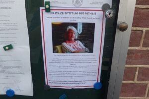 Dieser Zettel mit einem Foto der vermissten Frau und mit Angaben zu ihrer Person hing zuletzt überall in Raeren und im Aachener Raum aus. Foto: OD
