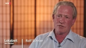 Skatspieler Rolf Schnier beim Interview mit "Lokalzeit Aachen" vor der WM in Las Vegas.
