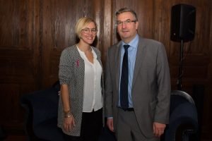 Jenny Baltus-Möres mit dem Fraktionsvorsitzenden der MR im Wallonischen Parlament, Pierre-Yves Jeholet.