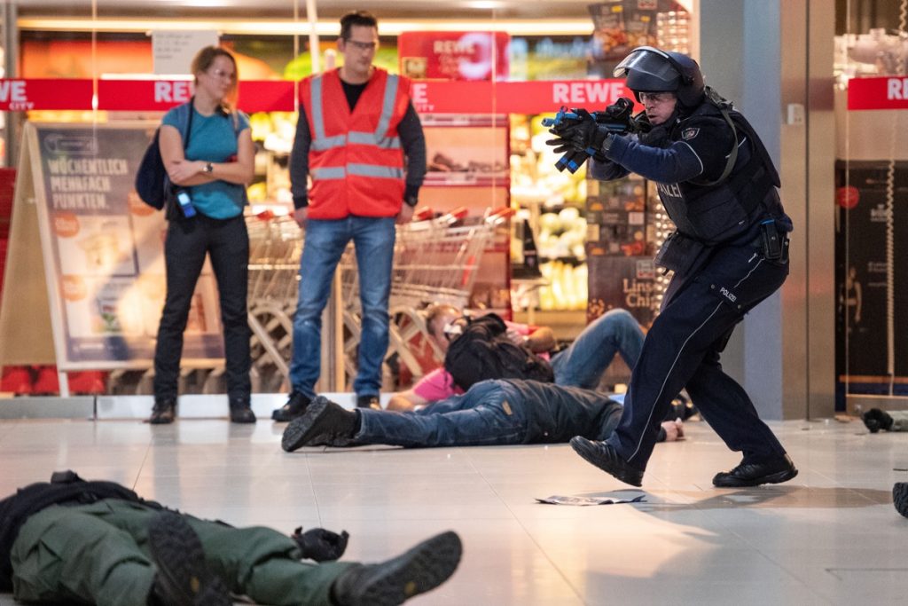 Anti-Terror-Übung am Flughafen Köln/Bonn: Polizei ...
