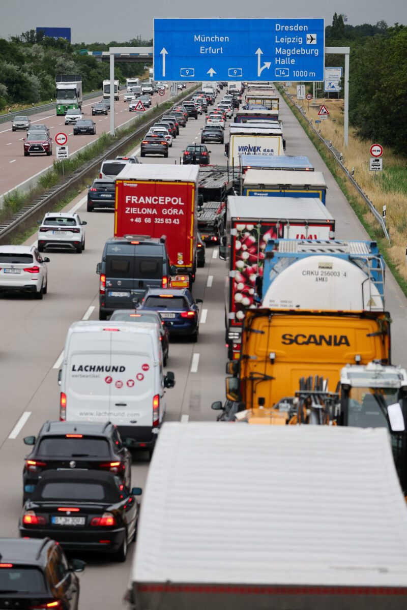 Ferienbeginn In Mehreren Ländern Und Regionen: Erstes Stau-Wochenende ...