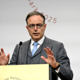 Regierung erzielt Einigung über den Haushalt 2026: Mehrwertsteuer, Lohnindexierung und Paketsteuer…