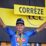 Fast 40 Grad: Van der Poel gewinnt Hitze-Etappe bei Tour